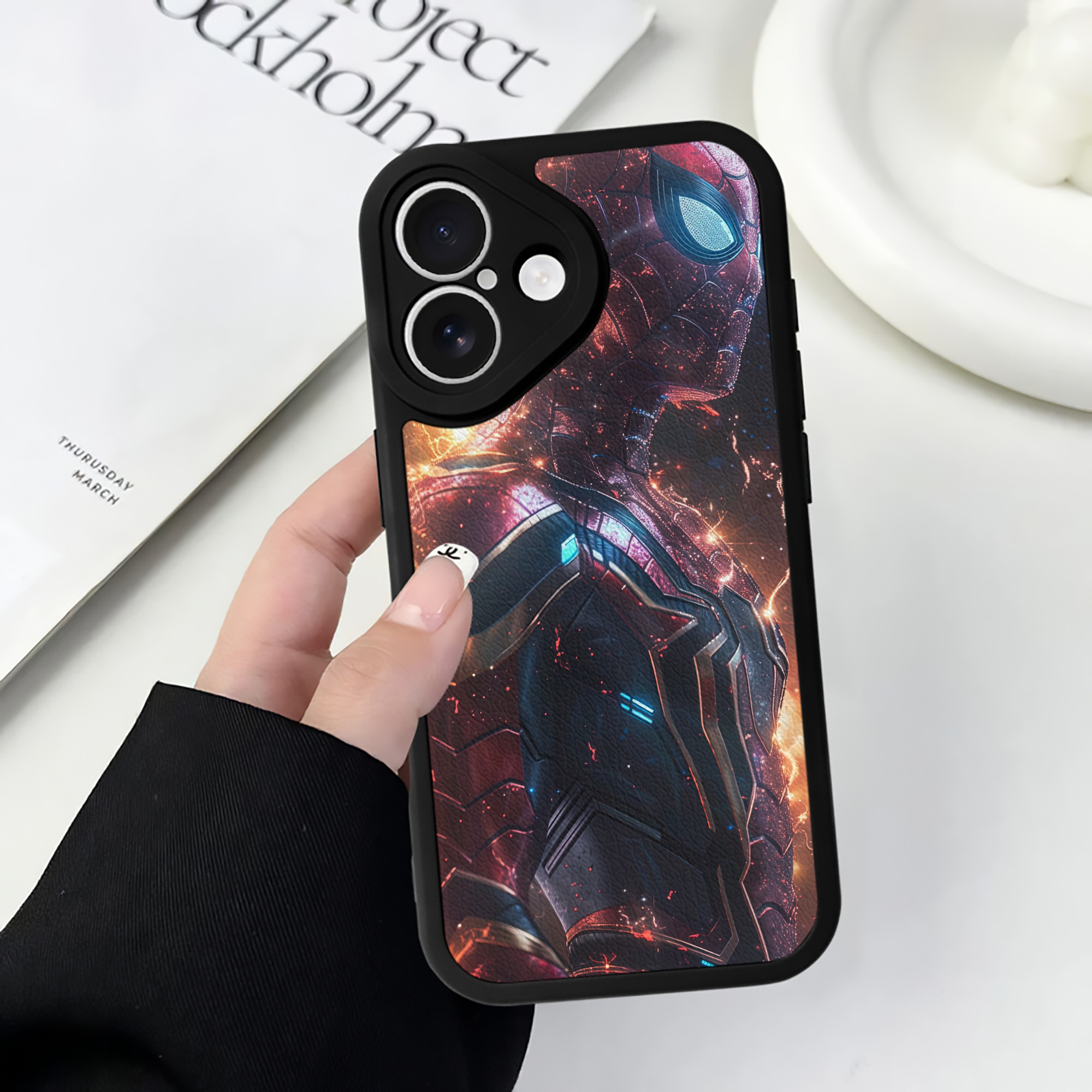 （画像用） Spider Man スパイダーマン 【iPhone 16シリーズ対応】シリコンスマホケース（レザー調） 材質：シリコン